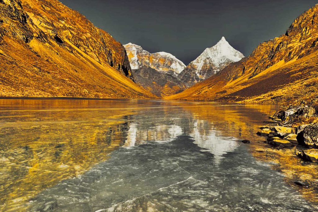 Mountain view with clear lake laya trek