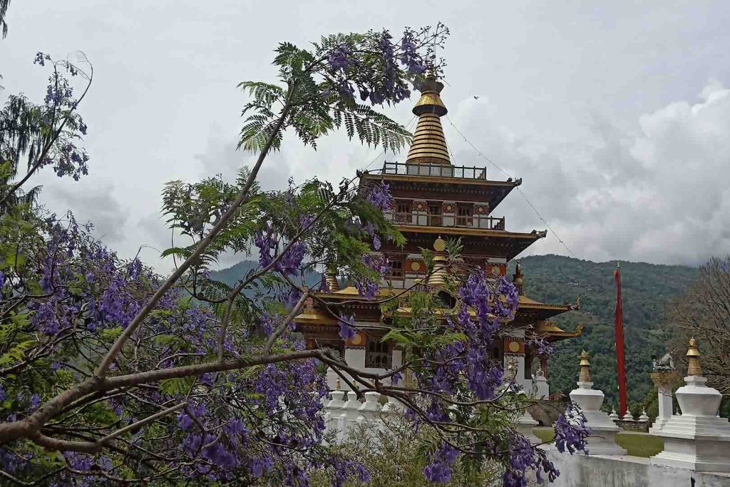 Khamsum Valley Choerten druk path trek